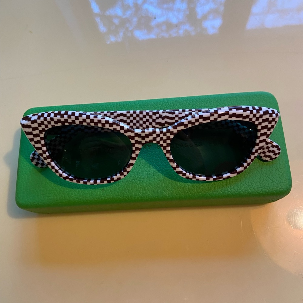 NWT Fashion brand company checkered sunglasses